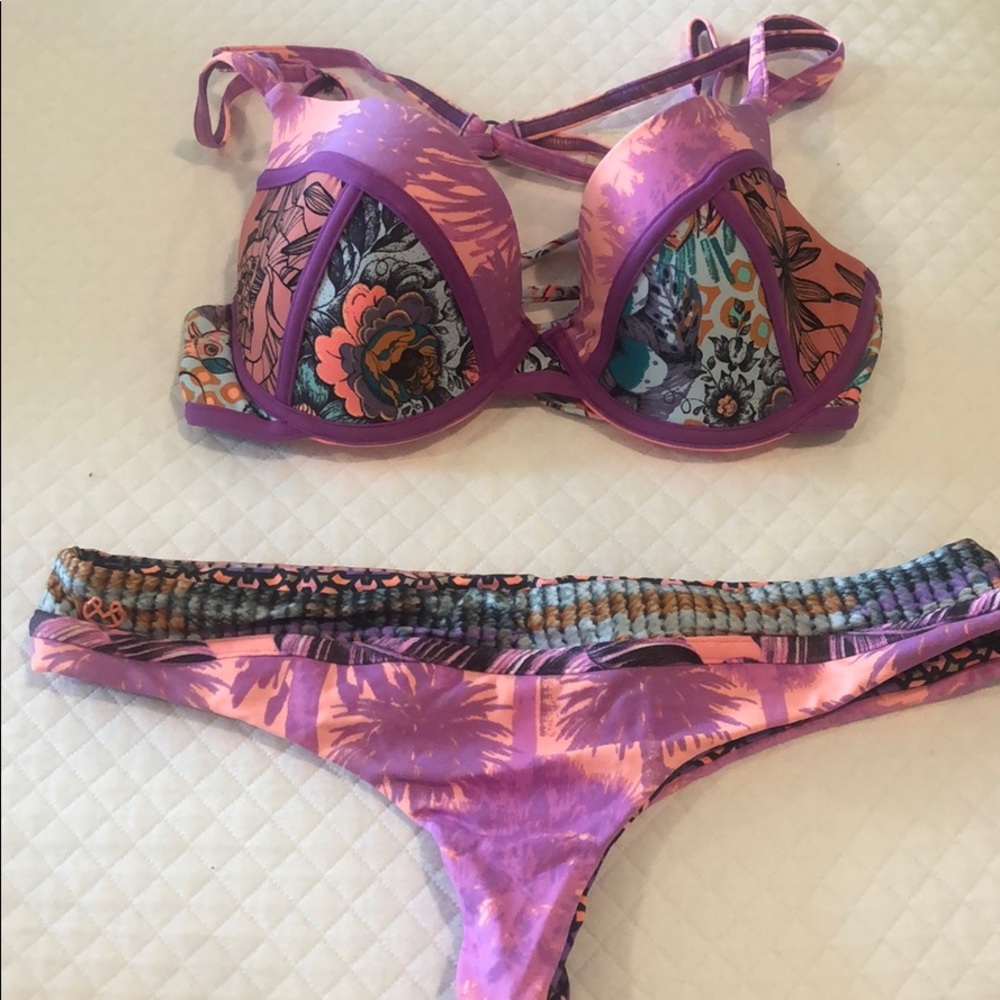 MAAJi Swimsuit top and bottom